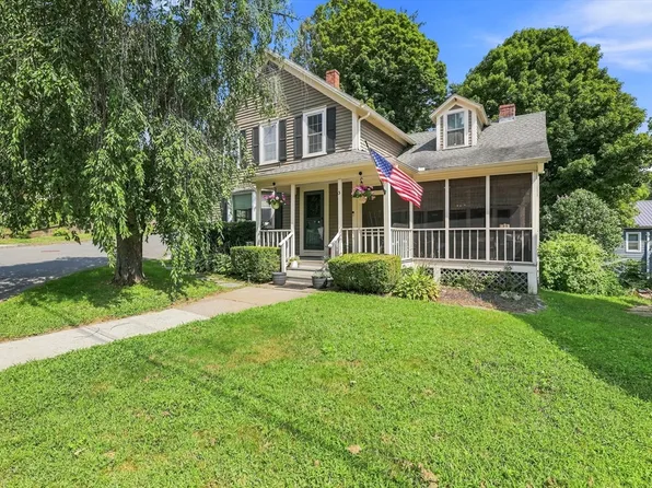 3 Pleasant St, Huntington, MA 01050