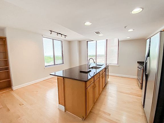 5th image of 1205 N Garfield St APT 804