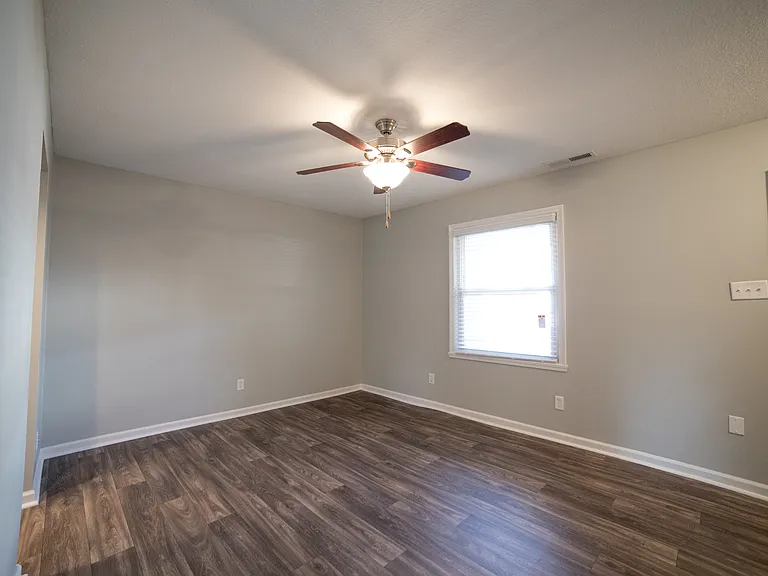 Barrington Estates Apartments — Photo 10