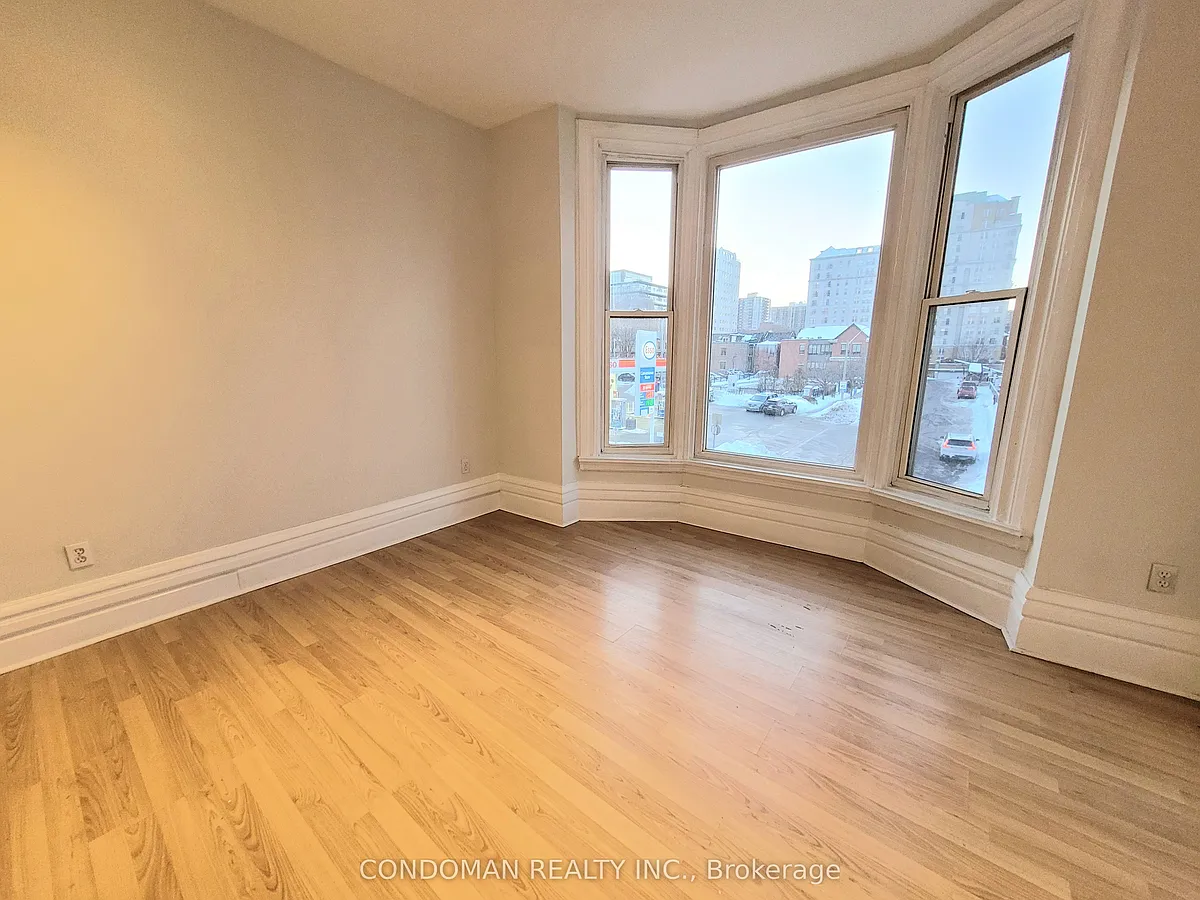Building Photo - 139 1/2 John St S #4