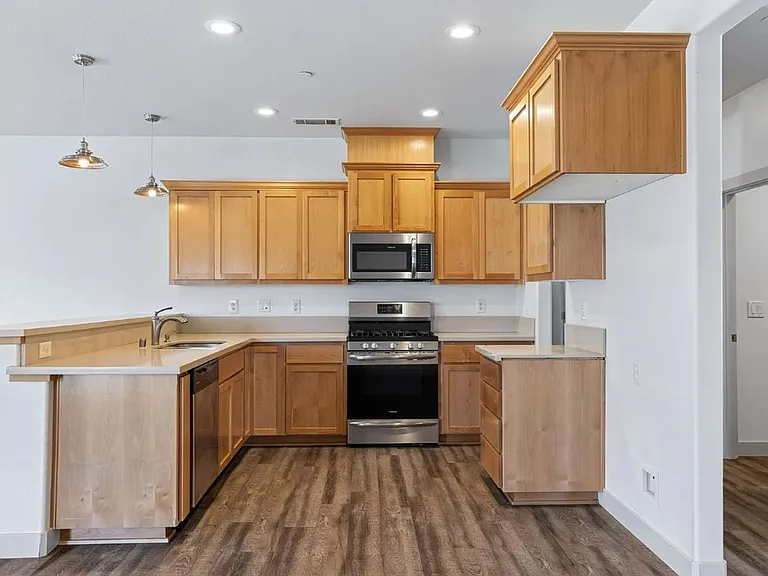 19009 Compass Dr — Photo 8