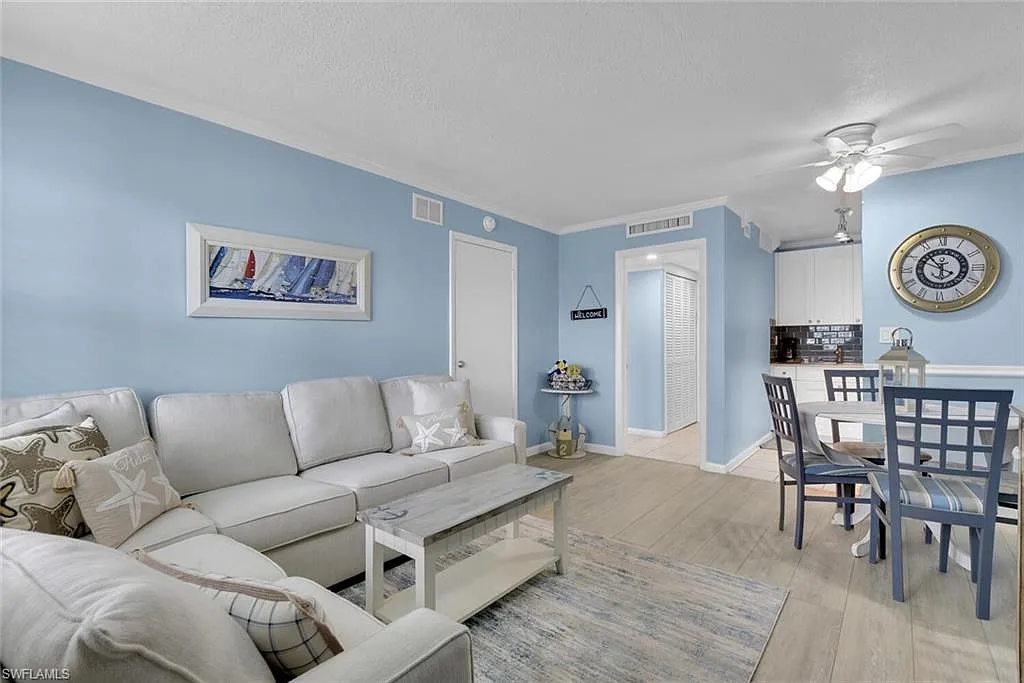 2 bed, 2.0 bath, 662 sqft, $10,479 — Photo 3
