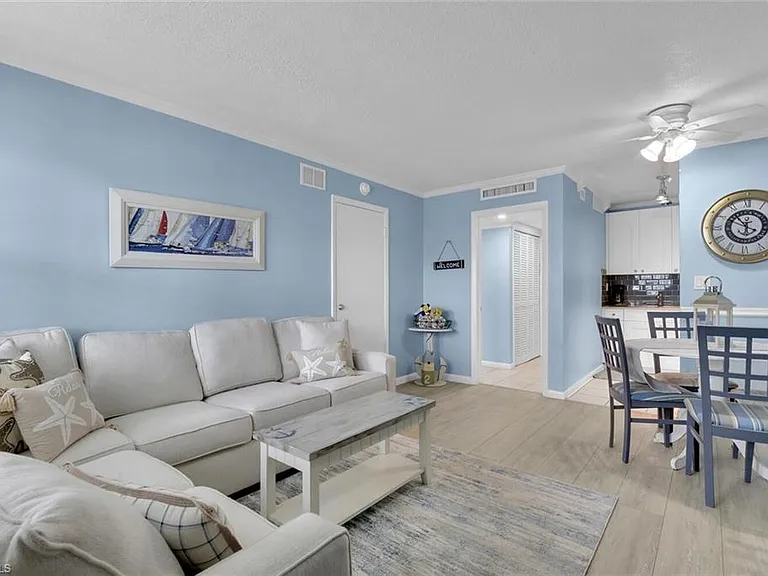 1295 Gulf Shore Blvd S #218 — Photo 3