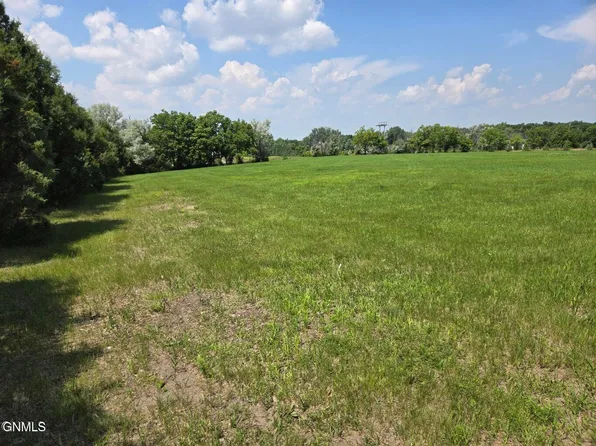 508 White Willow Cir, Bismarck, ND 58501