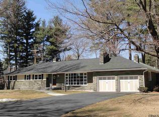 11 Betsy Ln, Delmar, NY 12054