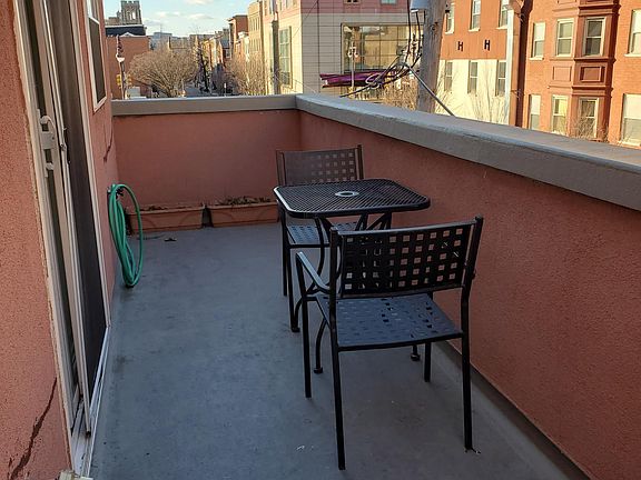 5th image of 1342 Lombard St #3F