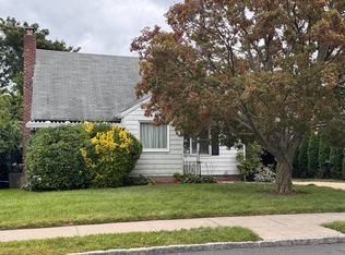 95 Branton Pl, Albertson, NY 11507