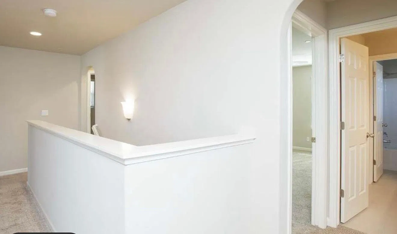 3 bed, 2.5 bath, 1660 sqft, $2,400 — Photo 4