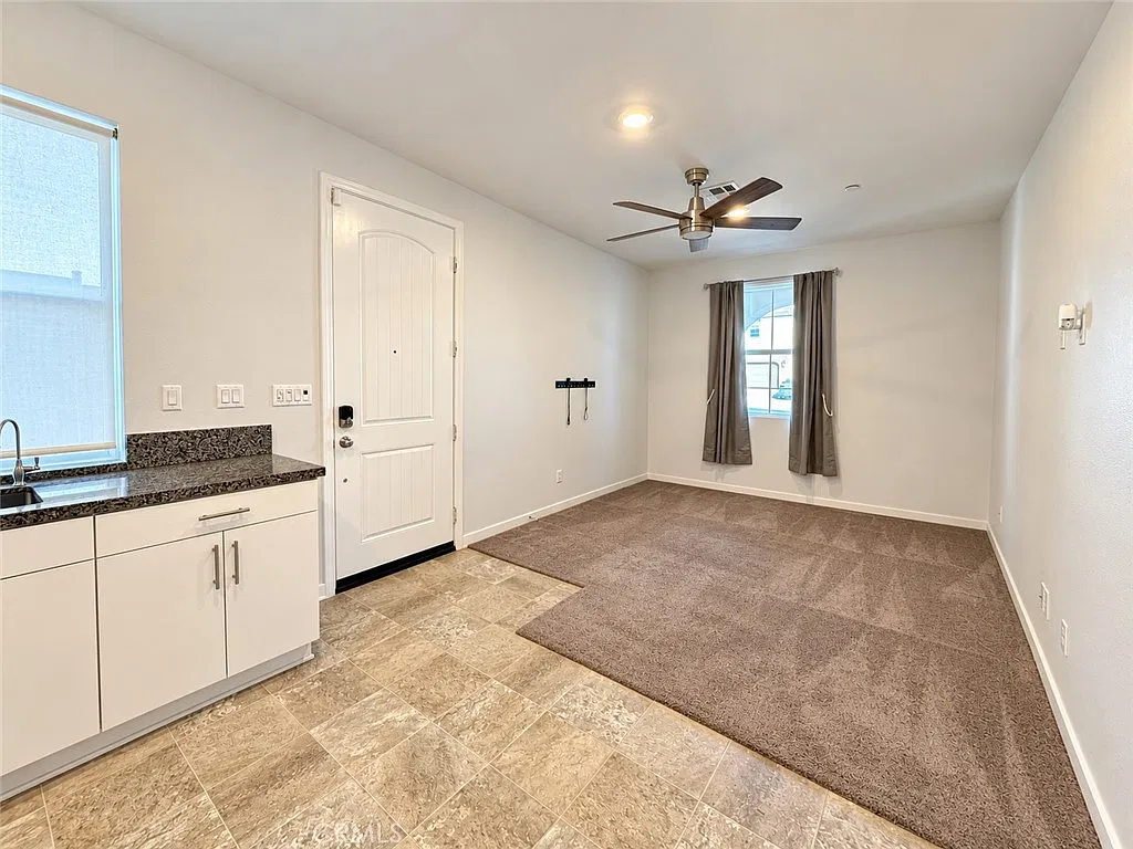 1 bed, 900 sqft, $2,000 — Photo 2