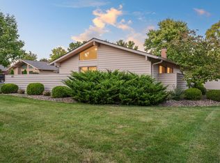 875 Brandon Cir, Aurora, OH 44202