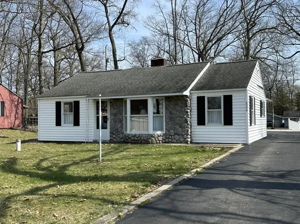 2399 Sylvan Dr, Hillsdale, MI 49242