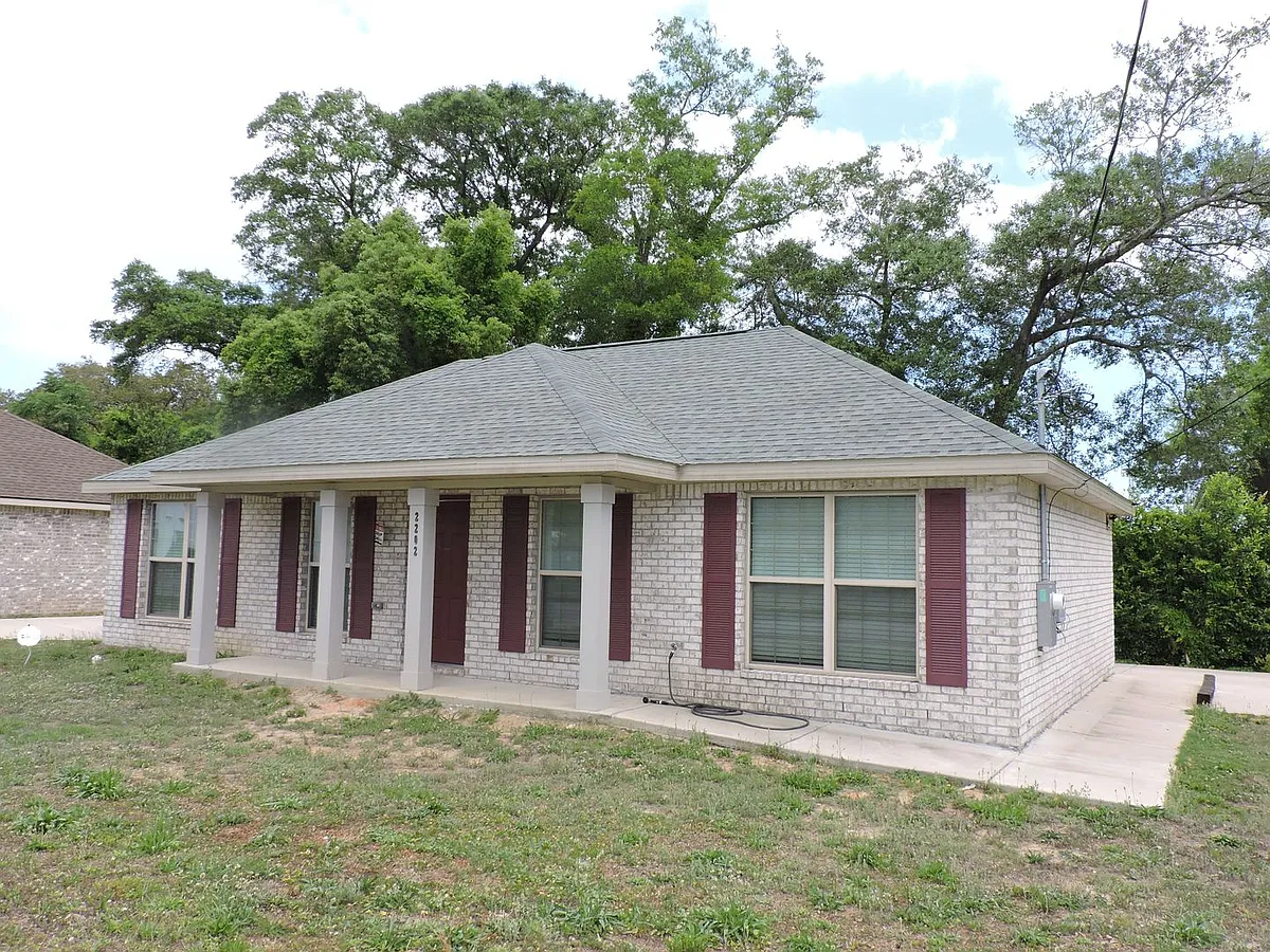 Building Photo - 2202 E North St