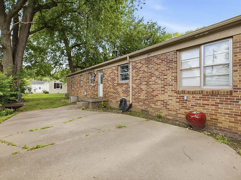 2037 Griffith Ave — Photo 23