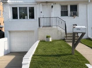 658 W Broadway, Long Beach, NY 11561