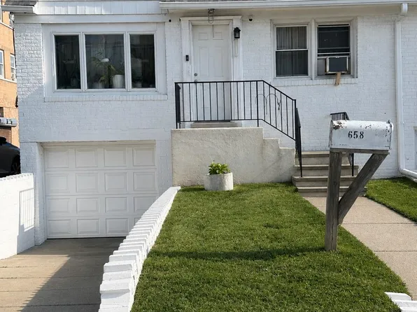 658 W Broadway, Long Beach, NY 11561
