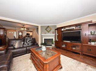 1339 Meadowcreek Dr UNIT E, Pewaukee, WI 53072