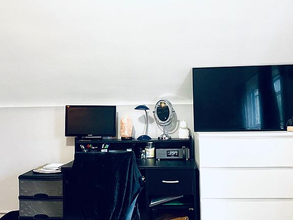 5th image of 527 Richmond Ave #3