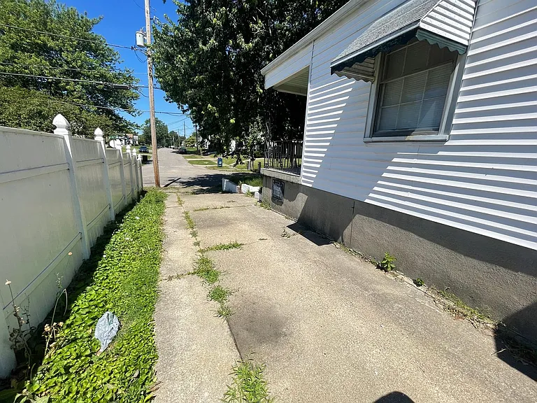 2413 S 5th St — Photo 14