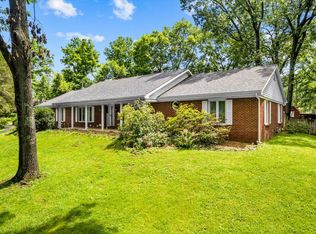 2538 E Wildwood Rd, Springfield, MO 65804