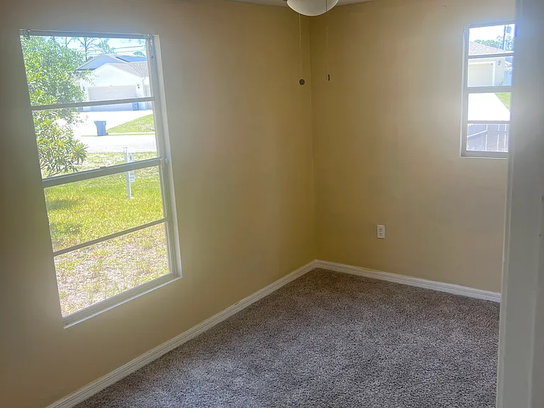 208 Sawyer St SW — Photo 5