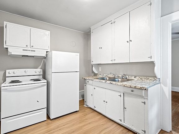 5th image of 351 Saint Andrews St