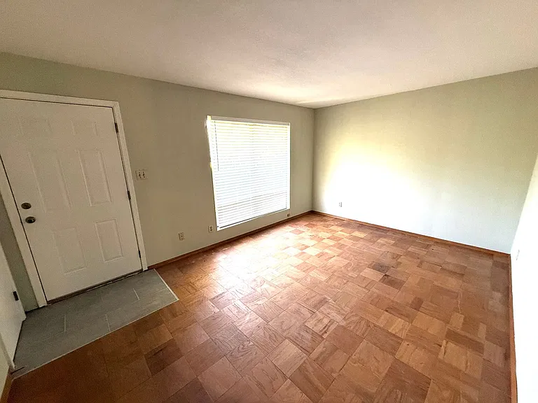 5190 Greensboro Dr — Photo 4