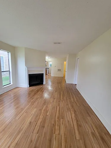 1913 W Loop Photo 1