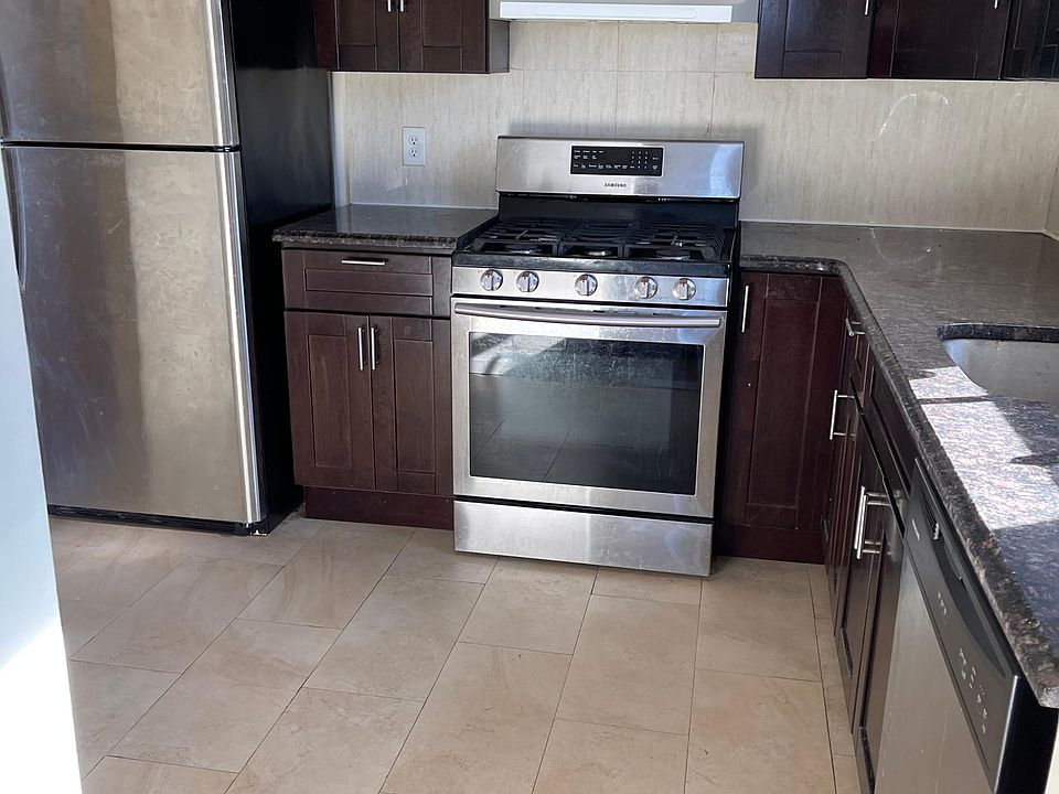 1st image of 2956 Randall Ave #3