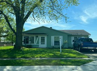 9224 Greenleaf Dr, Fort Wayne, IN 46819