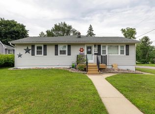 2115 Sunnyview Dr, Dubuque, IA 52001
