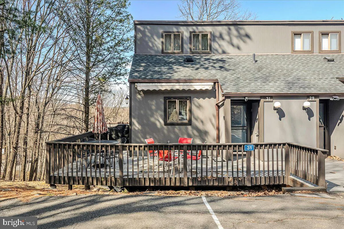 3 bed, 1425 sqft, $2,500 — Photo 2