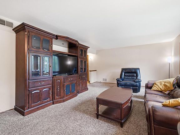 3rd image of 1146 Pilgrim PARKWAY