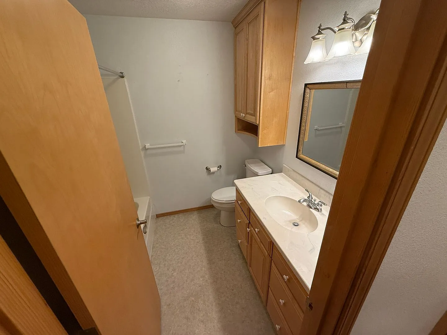 Huge bedrooms 3 bed 2 bath — Photo 3