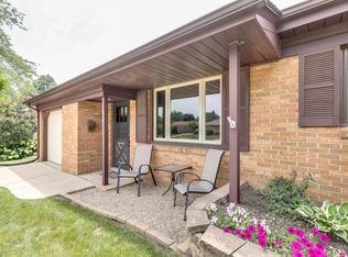 818 Echo Ln, Racine, WI 53406