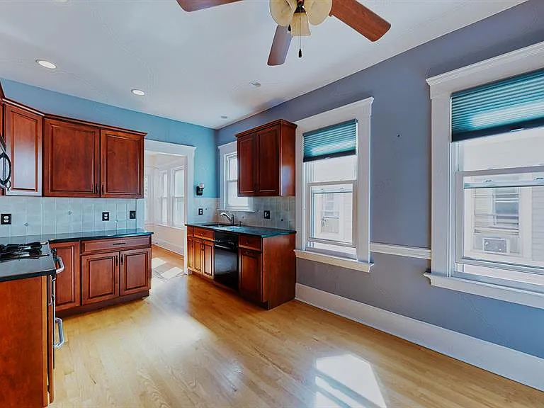 136 Mansfield St — Photo 14