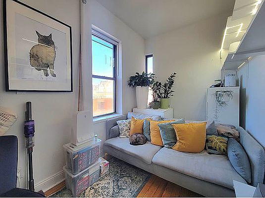 3rd image of 124 E 4th St APT 24