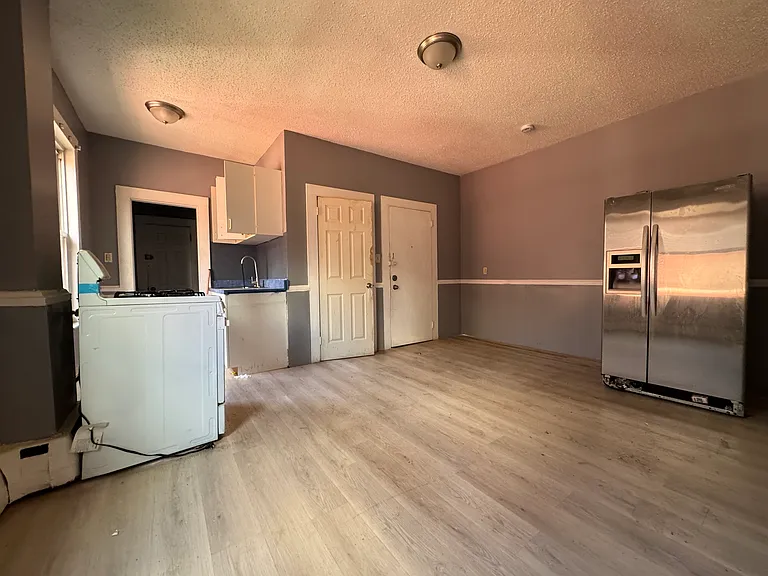 208-210 Franklin Ave #2N — Photo 4