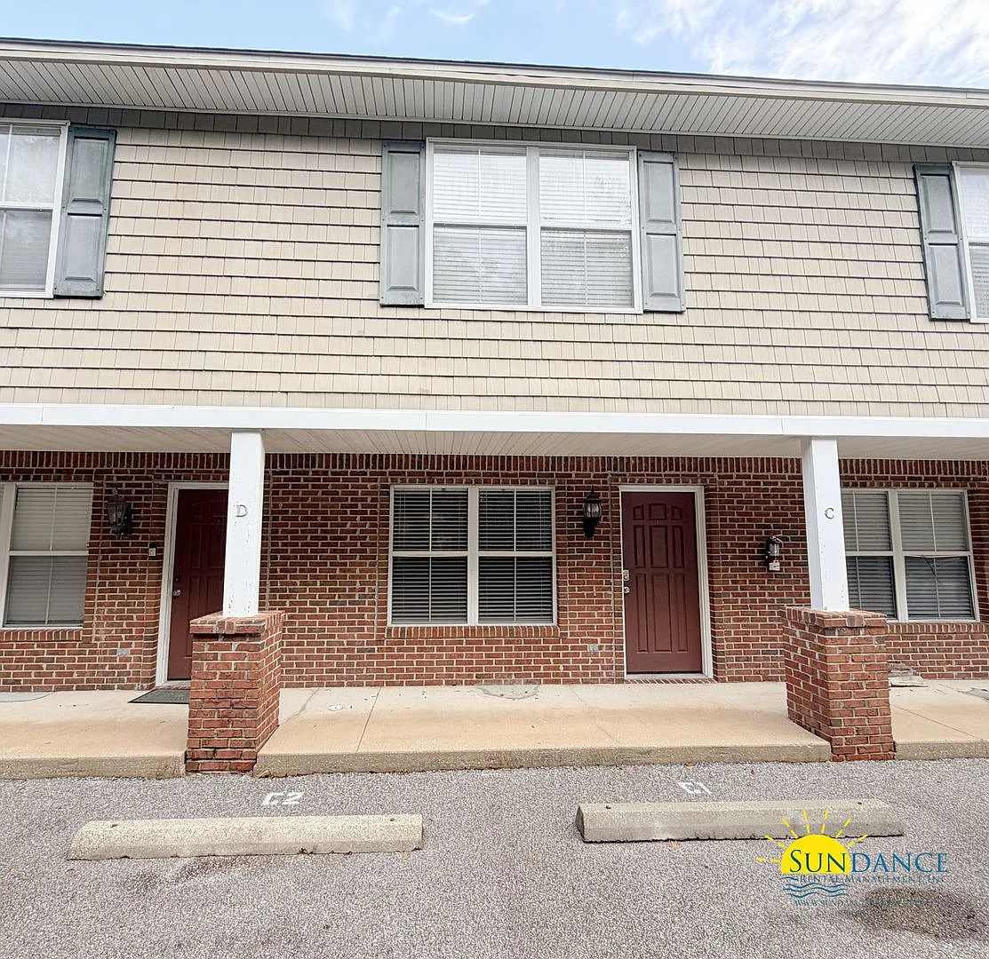 Beautifully Updated 2BR Townhouse in Fort Walton Beach! — Photo 1