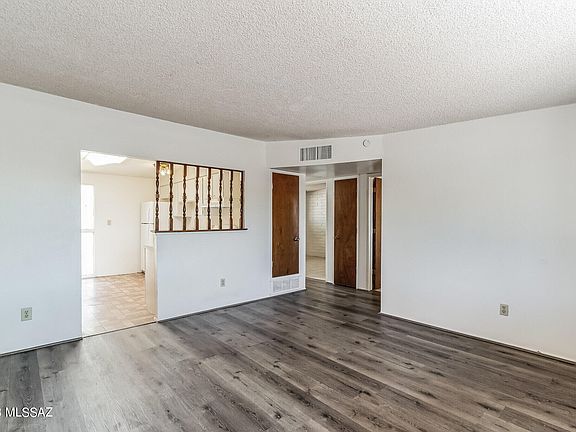 5th image of 2802-2804 N Eastgate Dr