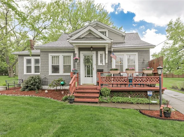 1240 Elmwood Rd, Mayfield, OH 44124