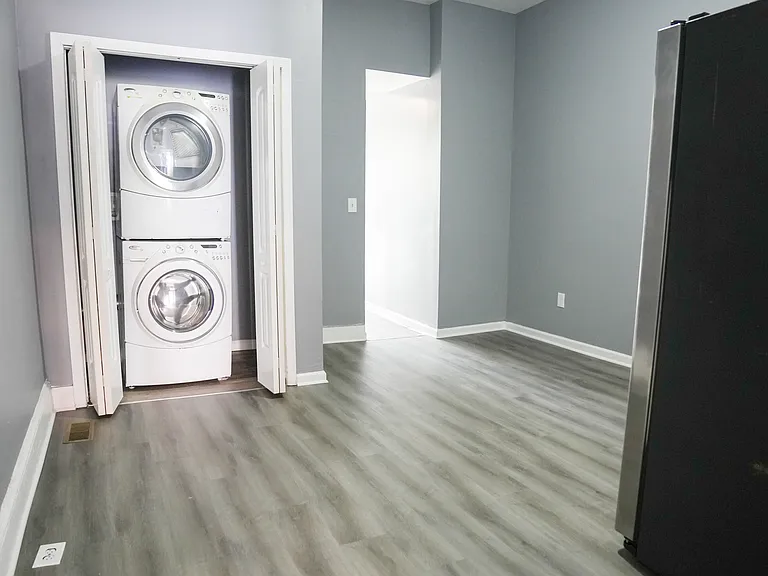 1321 W Lafayette Ave — Photo 6