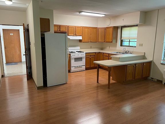 Kitchen and livingroom.