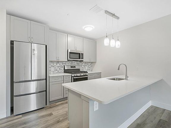 3rd image of 39 Cornelison Ave #404