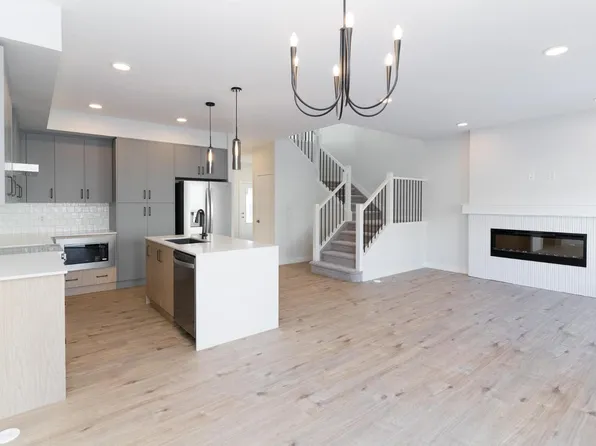 3038 Dixon Ld SW, Edmonton, AB T6W 5L2