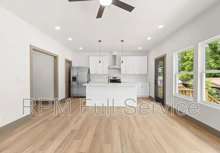 2400 Buchanan St — Photo 18
