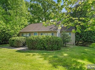 671 Franklin Ave, Franklin Lakes, NJ 07417