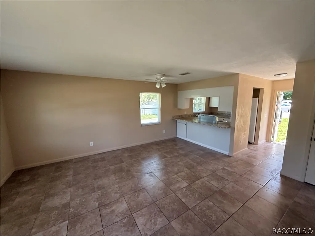 2 bed, 810 sqft, $1,300 — Photo 3
