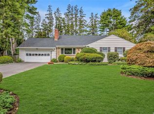 3 Cider Mill Ln, Huntington, NY 11743