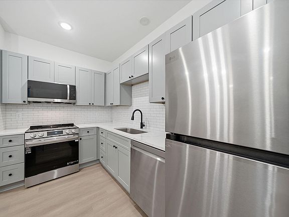 3rd image of 11621 Waldemar Dr
