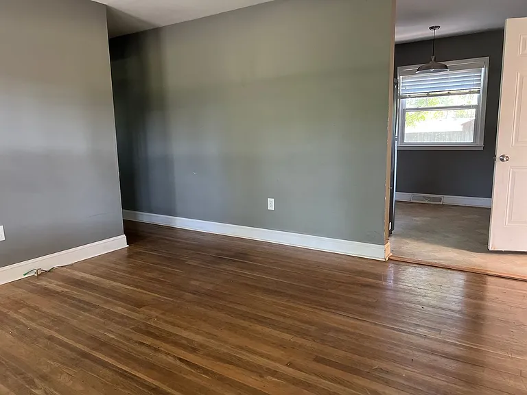 521 Clifton Rd — Photo 3